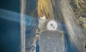 ملاقات با مار ۱۰ متری زیر آوار ساختمان