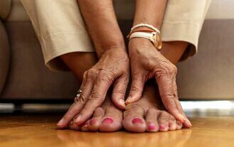 چرا انگشتان پا ناخن دارند؟