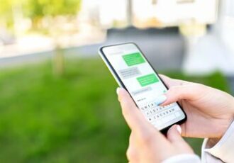 به هم پیامک نزنید! / هشدار اف‌بی‌آی به کاربران آیفون و اندروید