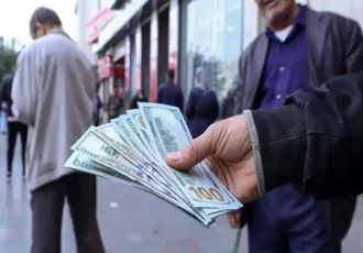 خبر فوری درباره قیمت دلار آزاد در ۲۶ دی + جدول خبر فوری درباره قیمت دلار آزاد در ۲۶ دی + جدول