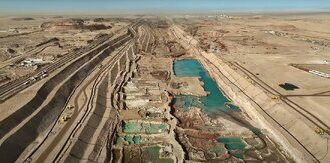 نئوم پرسرعت در حال ساخت است نئوم پرسرعت در حال ساخت است