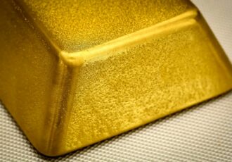قیمت طلای جهانی در پایینترین سطح 2 هفته اخیر قیمت طلای جهانی در پایینترین سطح ۲ هفته اخیر