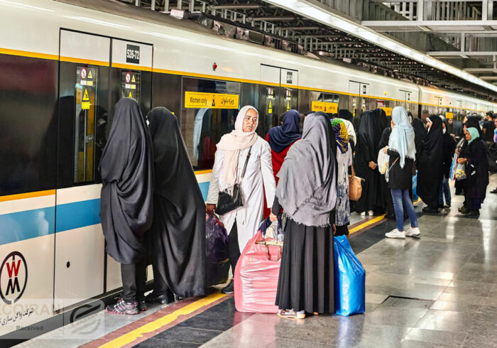 آشفتگی در متروی تهران؛ ازدحام، خرابی و نگرانی مسافران آشفتگی در متروی تهران؛ ازدحام، خرابی و نگرانی مسافران