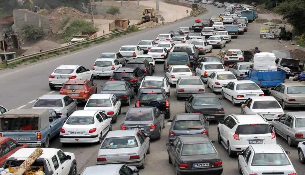 ترافیک سنگین در محورهای شمالی/ محدودیت‌های ترافیکی اعلام شد: زمان یک‌طرفه شدن جاده چالوس
