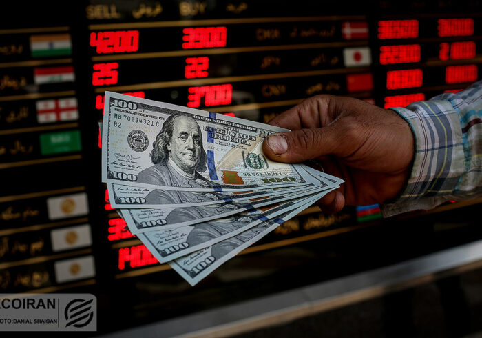 حرکت بورس و دلار خلاف جهت یکدیگر / حباب سکه کاهش یافت