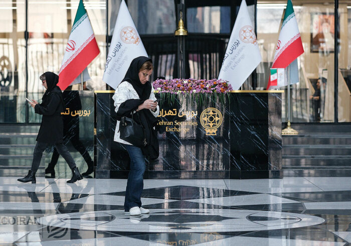 دلار رنج شد، طلا منفی / نشانههای بازگشت اعتماد در بورس چیست؟ دلار رنج شد، طلا منفی / نشانههای بازگشت اعتماد در بورس چیست؟