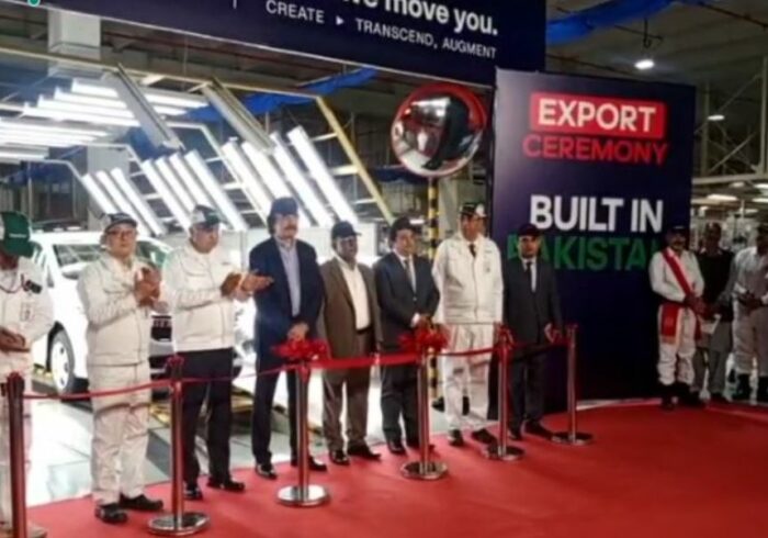 پاکستان به ژاپن خودرو صادر کرد پاکستان به ژاپن خودرو صادر کرد