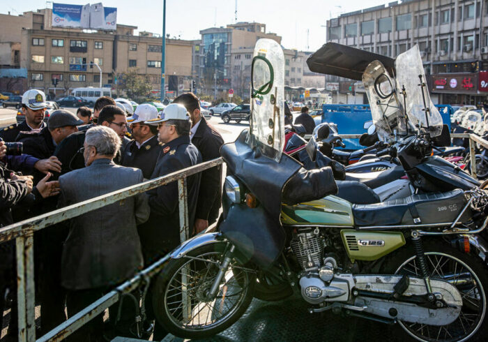 درخواست برای جذب رانندگان زن در ناوگان عمومی/موتورسیکلتهای فرسوده؛ عامل ۲۱ درصد آلودگی هوای تهران درخواست برای جذب رانندگان زن در ناوگان عمومی/موتورسیکلتهای فرسوده؛ عامل ۲۱ درصد آلودگی هوای تهران