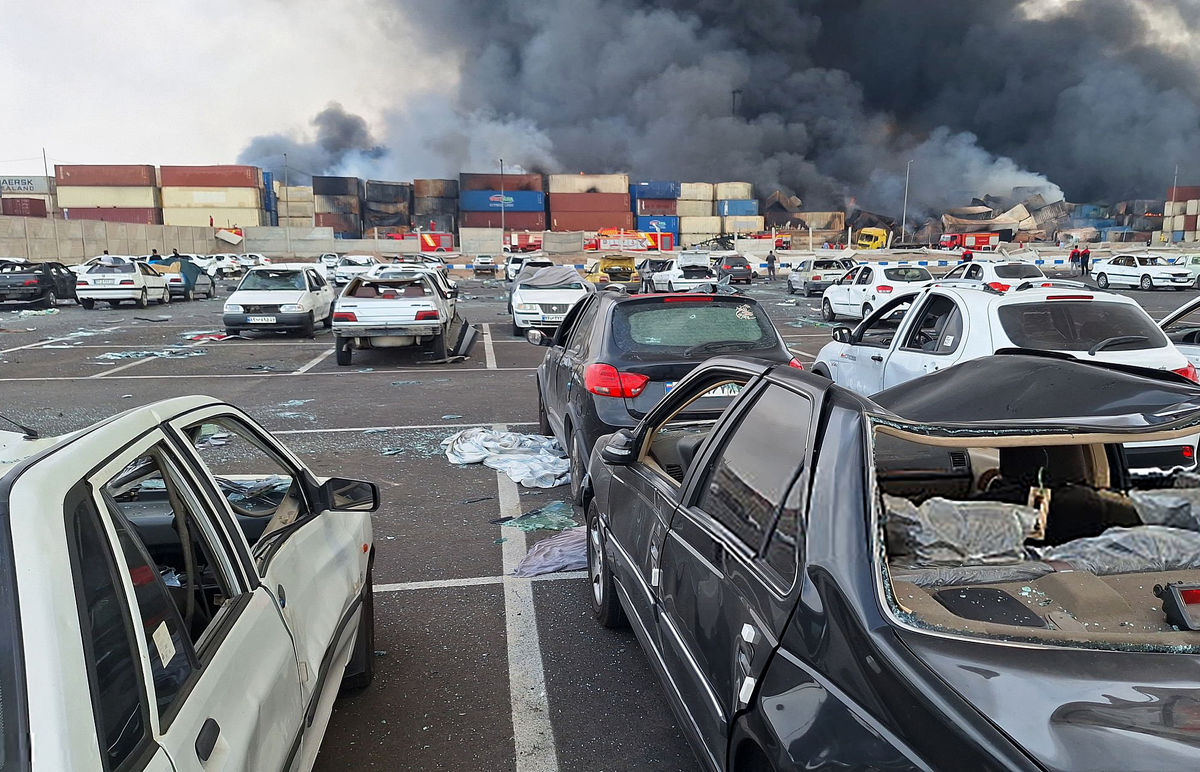پایان عملیات نجات انفجار بندرعباس؛ ۱۸۰۰ خودرو بدون بیمه در آتش سوخت/ مفقودیها مشمول دیه میشوند؟ پایان عملیات نجات انفجار بندرعباس؛ ۱۸۰۰ خودرو بدون بیمه در آتش سوخت/ مفقودیها مشمول دیه میشوند؟