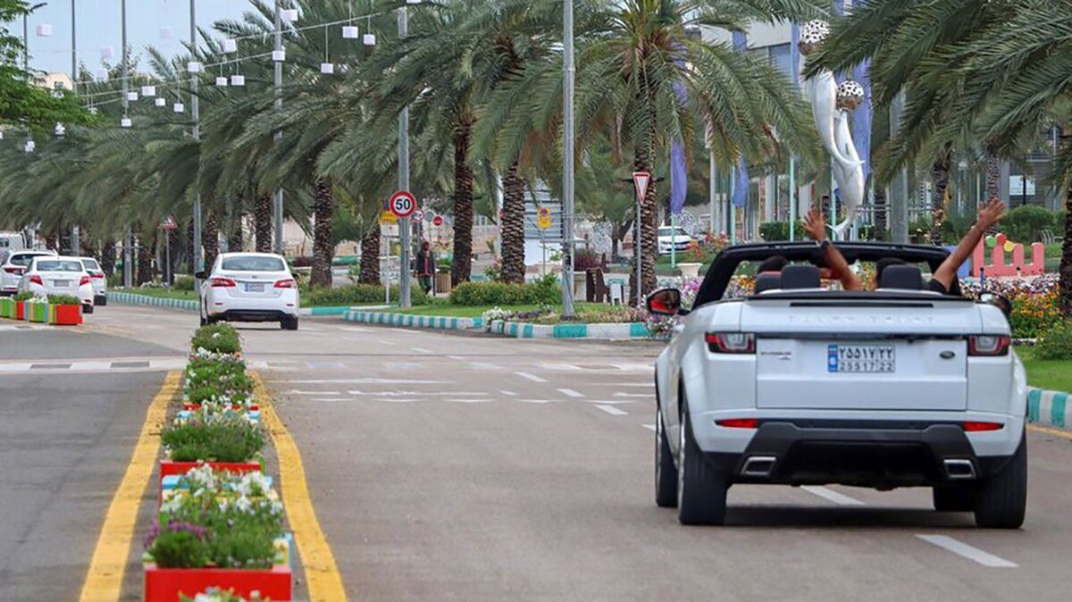 دوگانگی در واردات خودروهای پرحجم؛ مناطق آزاد مجاز، بازار اصلی در بند ممنوعیت