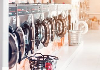 کدام خدمات خشکشویی بیشترین هزینه را دارند؟ پاسخ شما را متعجب می‌کند!