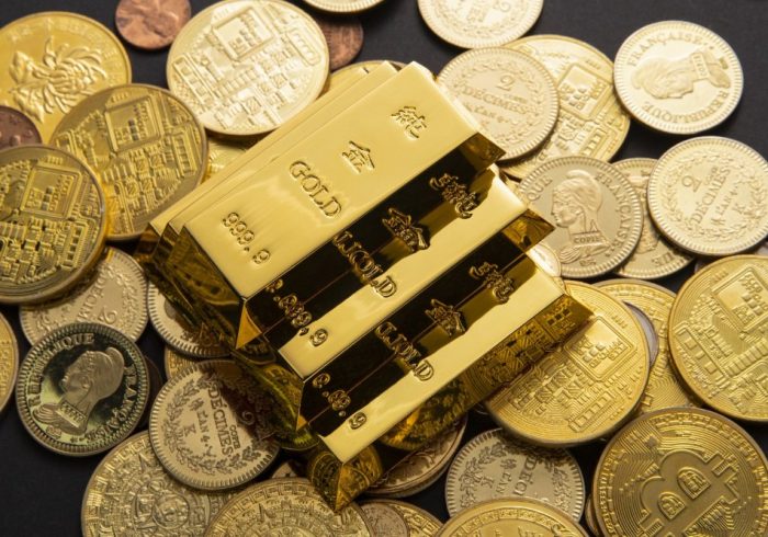 طلای زینتی یا طلای آب شده؟ کدام برای سرمایهگذاری بهتر است؟ طلای زینتی یا طلای آب شده؟ کدام برای سرمایهگذاری بهتر است؟