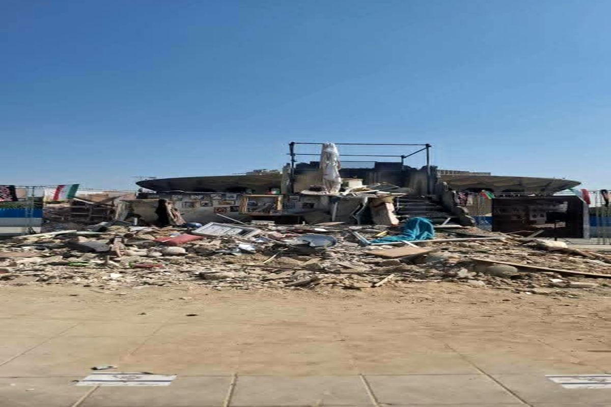 نخاله‌های جنگی در قلب تئاتر شهر؛ پرفورمنس یا بی‌سلیقگی شهری؟