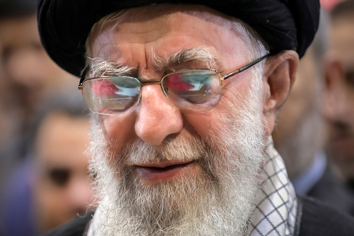 واکنش رهبر انقلاب درباره تابلوی عصر عاشورای استاد محمود فرشچیان واکنش رهبر انقلاب درباره تابلوی عصر عاشورای استاد محمود فرشچیان