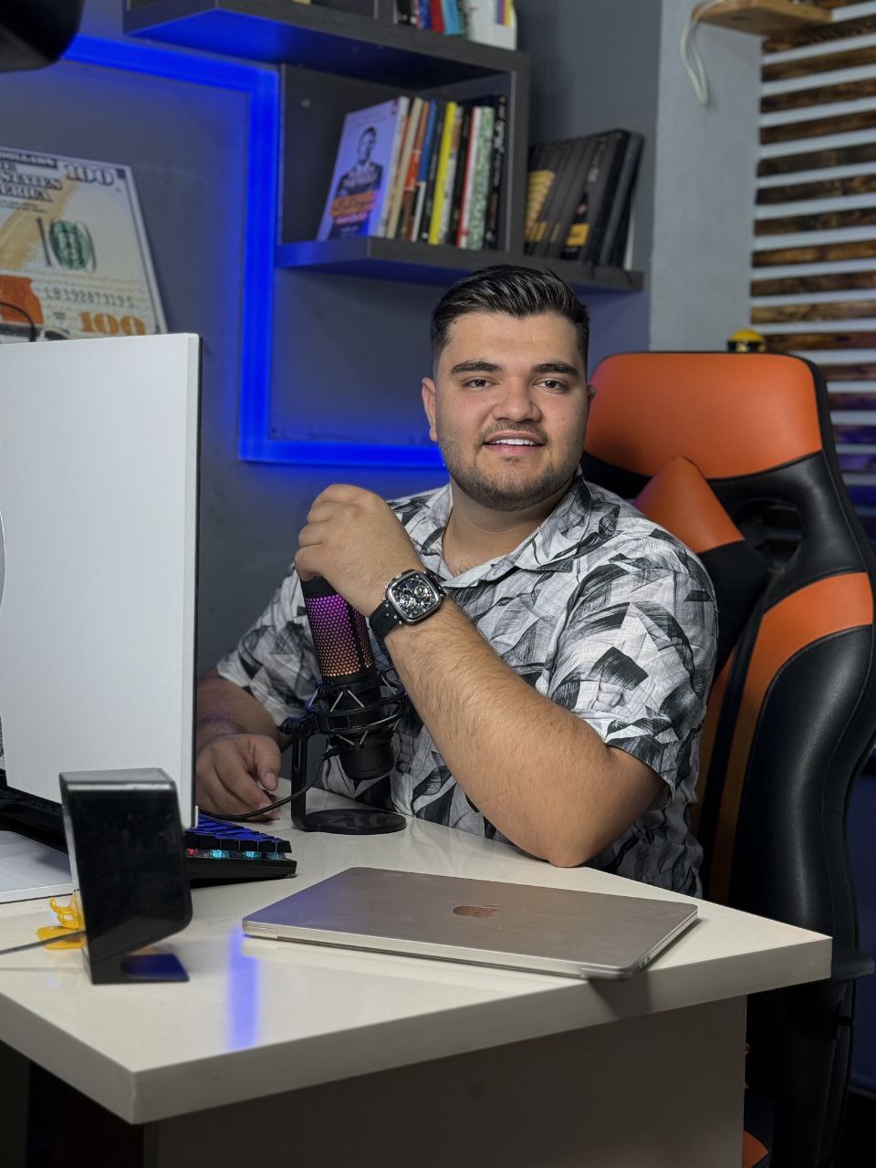 محمد هادی بنابی فقط یک نام نیست؛ او نماد یک نسل تازه است. جوانی ۲۲ ساله از بناب که نشان داد اگر ایمان و جسارت باشد، هیچ مرزی توان محدود کردن رویاها را ندارد.