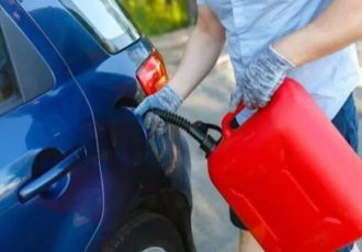 عوارض ریختن آب در باک بنزین خودرو