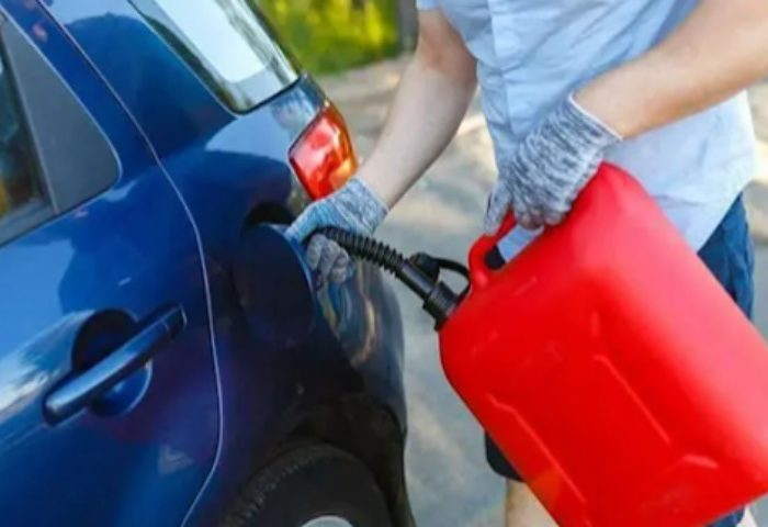 عوارض ریختن آب در باک بنزین خودرو عوارض ریختن آب در باک بنزین خودرو