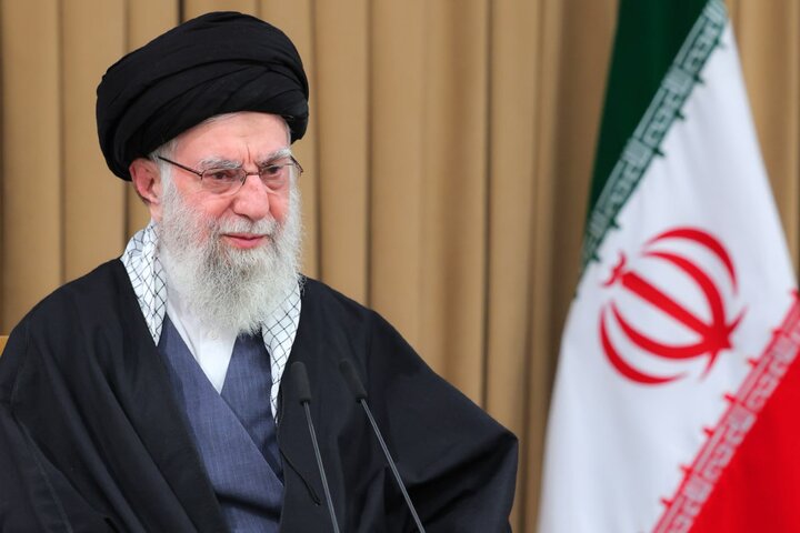 رهبر انقلاب: آمریکا با همه تجهیزات مدرنش در جنگ ۱۲ روزه شکست خورد رهبر انقلاب: آمریکا با همه تجهیزات مدرنش در جنگ ۱۲ روزه شکست خورد