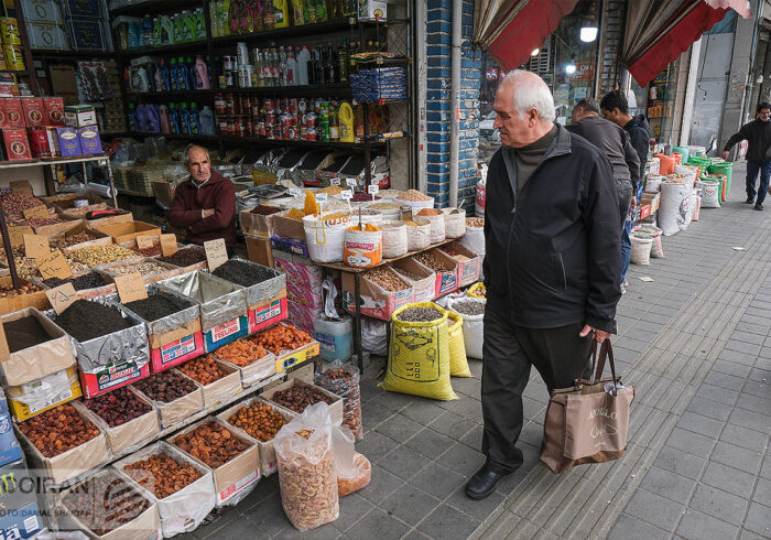 کالاهای اساسی با ارز آزاد وارد می‌شوند؟