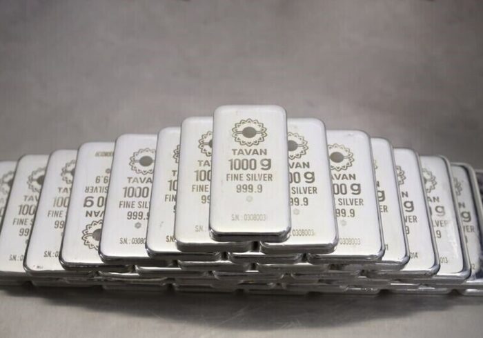 از «چرا نقره؟» تا ۱۰ هزار میلیار تومان معامله/ روایت حضور یک ساله نقره در بورس از «چرا نقره؟» تا ۱۰ هزار میلیار تومان معامله/ روایت حضور یک ساله نقره در بورس