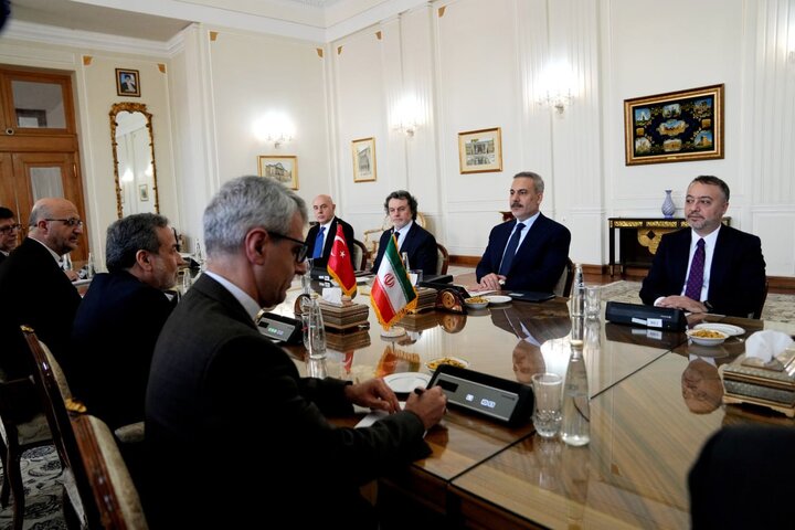 تاکید وزرای خارجه ایران و ترکیه بر عزم دو کشور برای توسعه مناسبات تاکید وزرای خارجه ایران و ترکیه بر عزم دو کشور برای توسعه مناسبات