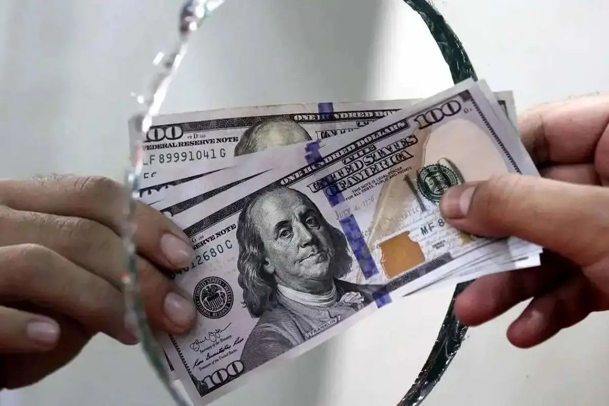 قیمت دلار امروز سر به فلک کشید ( ۹ آذر) قیمت دلار امروز سر به فلک کشید ( ۹ آذر)