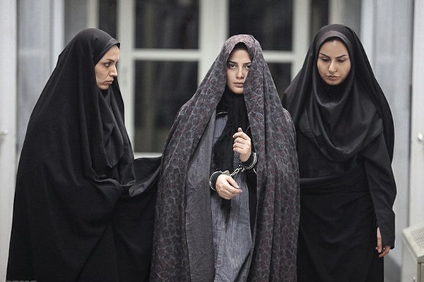 نمایش «هیس! دخترها فریاد نمیزنند» در موزه هنرهای معاصر تهران نمایش «هیس! دخترها فریاد نمیزنند» در موزه هنرهای معاصر تهران