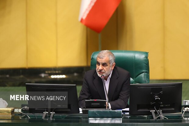 نیکزاد: استیضاح وزرا از دستور کار مجلس خارج نشده است