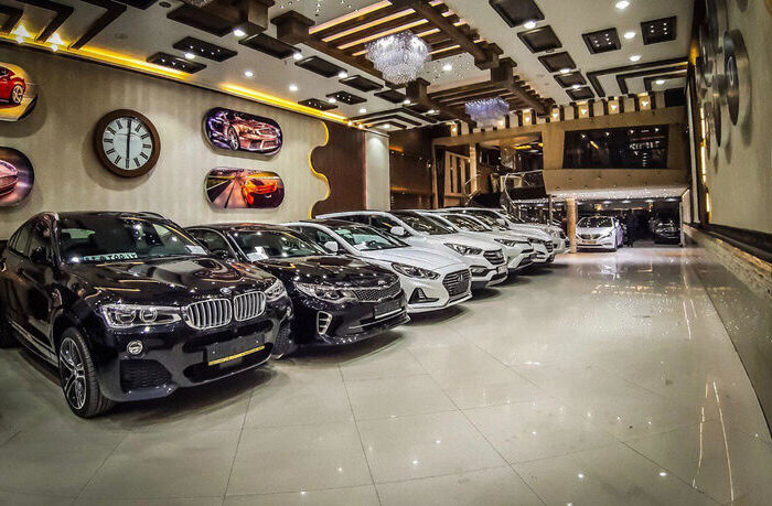 واکنش سرد بازار ماشین به افزایش قیمت بنزین | برخی خودروهای مونتاژی و وارداتی گران شدند