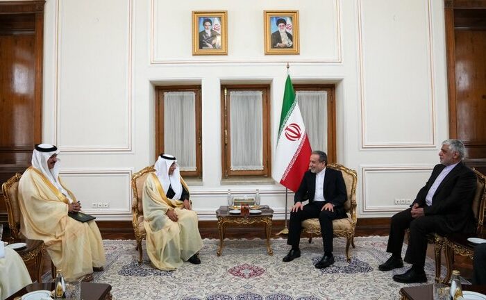 گفتگوی معاون سیاسی وزیرخارجه عربستان و عراقچی برای گسترش روابط دوجانبه