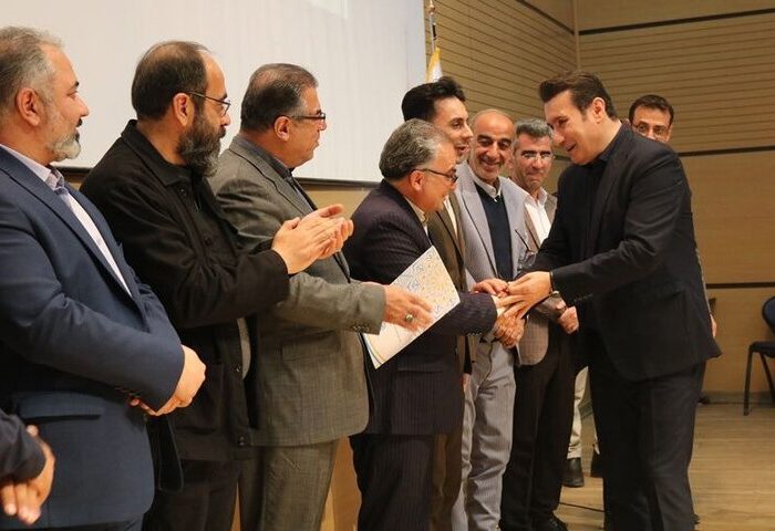 ۲۰۰ اثر در جشنواره شعر فراغتی و کتابی سمنان شرکت کردند ۲۰۰ اثر در جشنواره شعر فراغتی و کتابی سمنان شرکت کردند