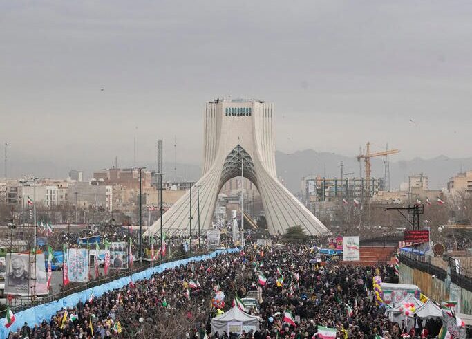 آسوشیتدپرس: ایرانی‌ها با وجود فشار آمریکا جشن انقلاب را برگزار کردند