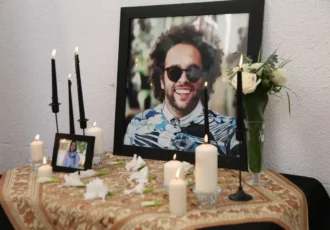 حضور بازیگران مشهور در مراسم یکی از جانباختگان دی ماه+ عکس