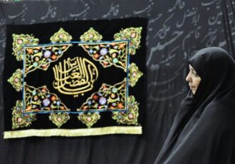 حضور زنان در هیئت‌های سنتی حاشیه‌ای و کپی‌برداری از مدل مردان بوده است