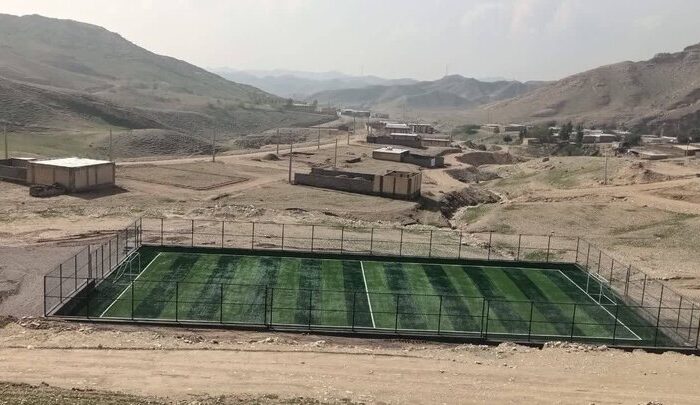 زمین چمن مصنوعی روستای بیشه‌دراز افتتاح شد