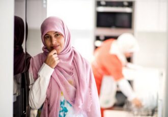 چگونه از سرزنش‌ها عبور کنیم؟/مشتاق گل از سرزنش خار نترسد