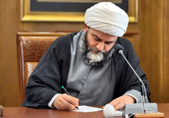 گرامیداشت یاد سیدحسن نصرالله توسط حجت‌الاسلام قمی با شعری از متنبی