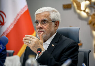 عارف: با گران‌فروشی و احتکار باید برخورد جدی شود